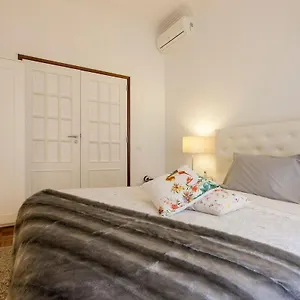 https://ginjinha-guest-house-chiado_bairro-alto.hotels-lisbon-portugal.com